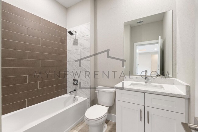 Building Photo - Deposit-Free! Get $1,000 OFF your first mo...