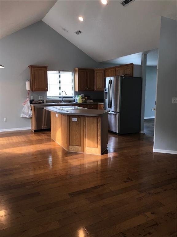 Building Photo - 2010 S Elm St