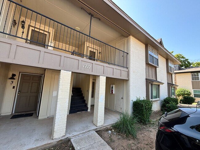 Building Photo - 3-bedroom, 2-bathroom condo in Norman with central heat and air and washer and dryer provided