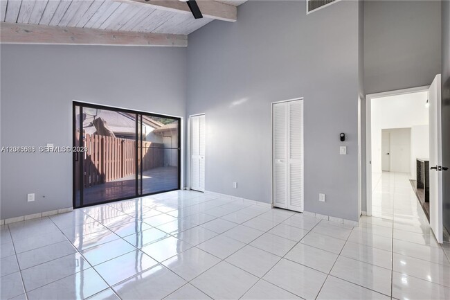 Building Photo - 601 Leslie Dr