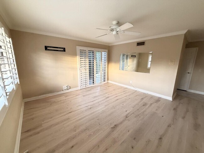 Building Photo - 39196 Sweetwater Dr