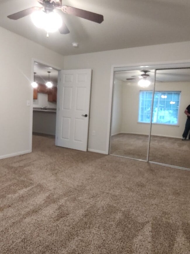 Building Photo - Diamond Valley Apartments