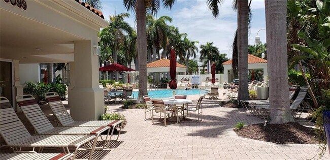 Building Photo - 5801 Bahia Del Mar Cir N