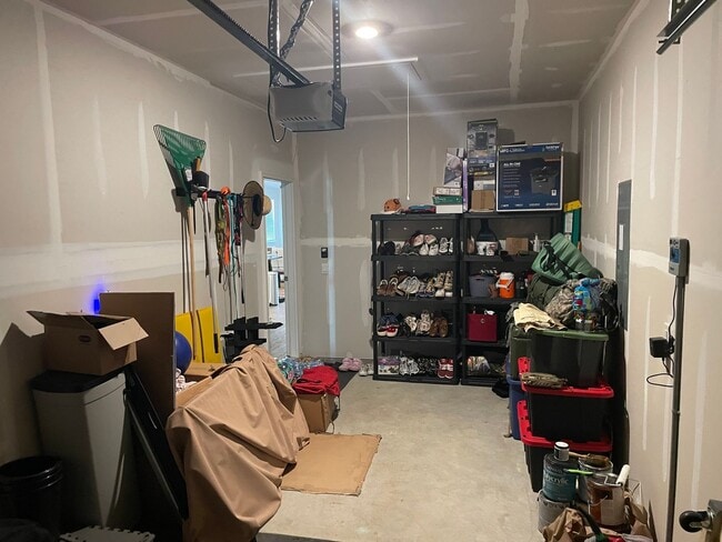 Building Photo - Wonderful Four Bedroom Home! Close to Ft. Jackson!