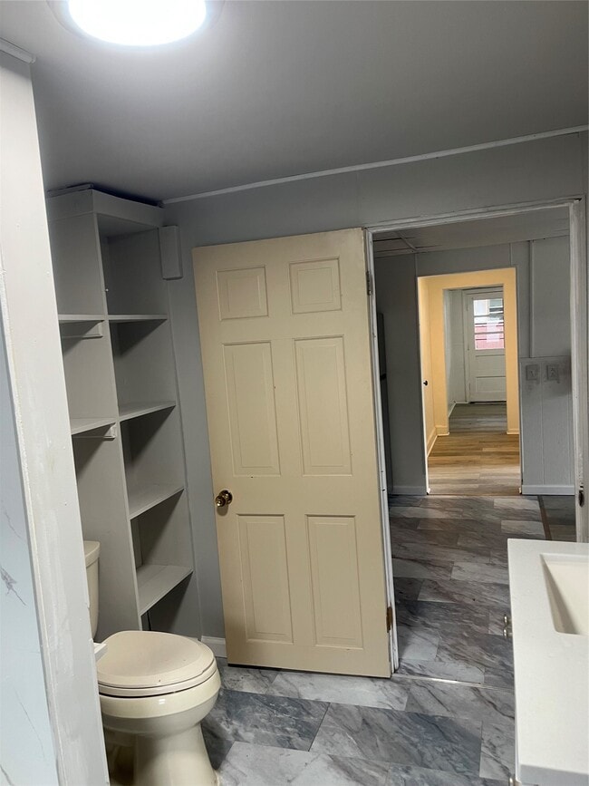 Building Photo - 223 Squires Ave