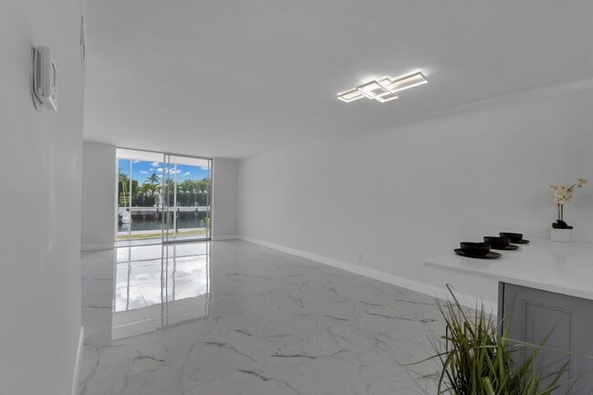 Building Photo - 750 NE Spanish River Blvd