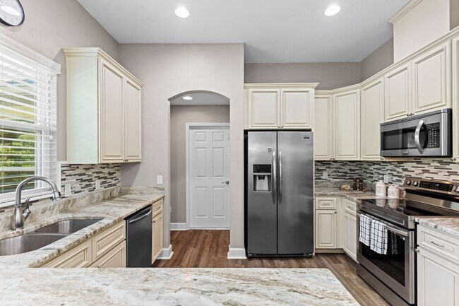 Building Photo - RARE TO FIND !!! TWO ENSUITE MASTER BEDROO...