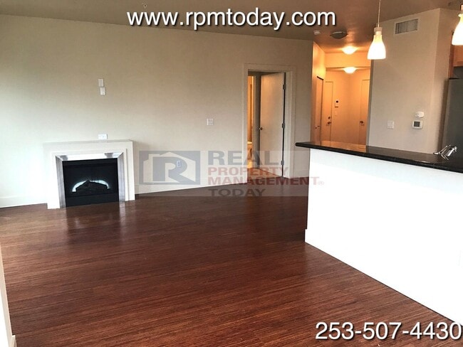 Building Photo - Incredible 5th Floor 2 Bedroom Condo with AMAZING Views!