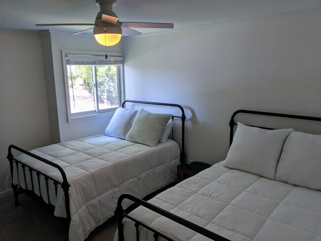 Building Photo - 3181 Parthenon Ave