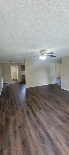 Building Photo - 68 Driftwood Ln