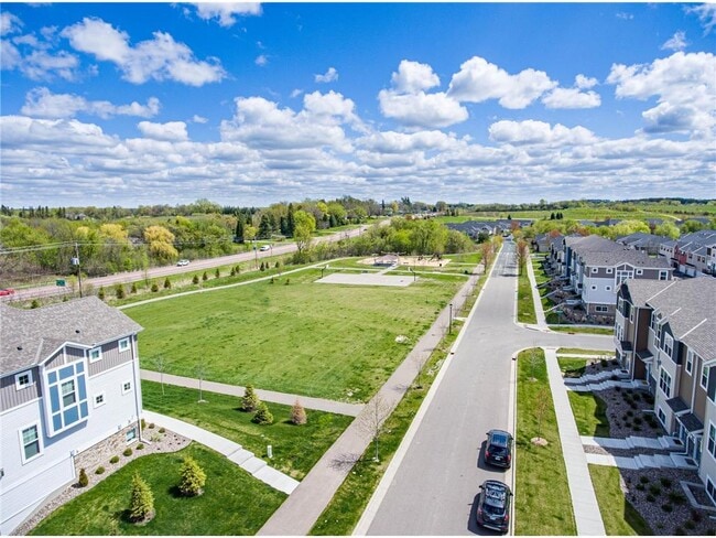 Building Photo - 855 Roselyn Dr