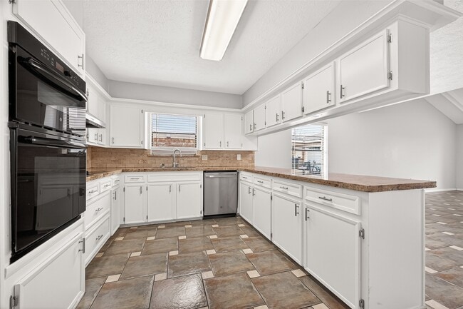 Building Photo - 21318 Park Brook Dr