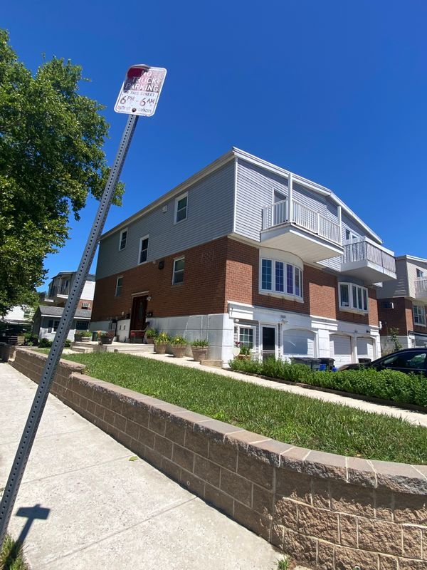 Building Photo - 10860 Parlin Terrace