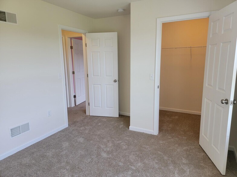 Building Photo - 336 Ashley Dr