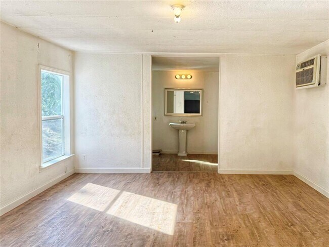 Building Photo - 10601 Ridge Rim Dr