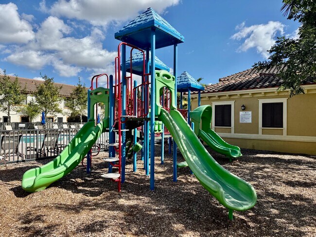 Building Photo - 9623 Town Parc Cir S