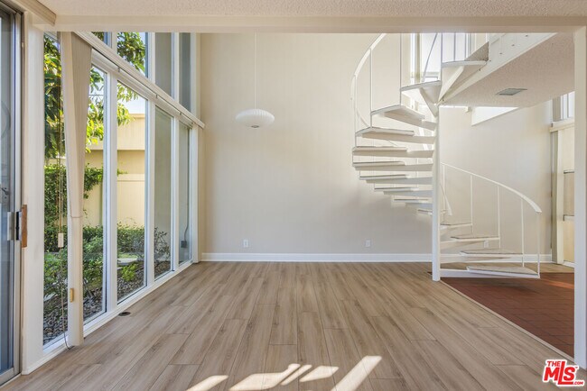 Building Photo - 4173 Del Mar Ave