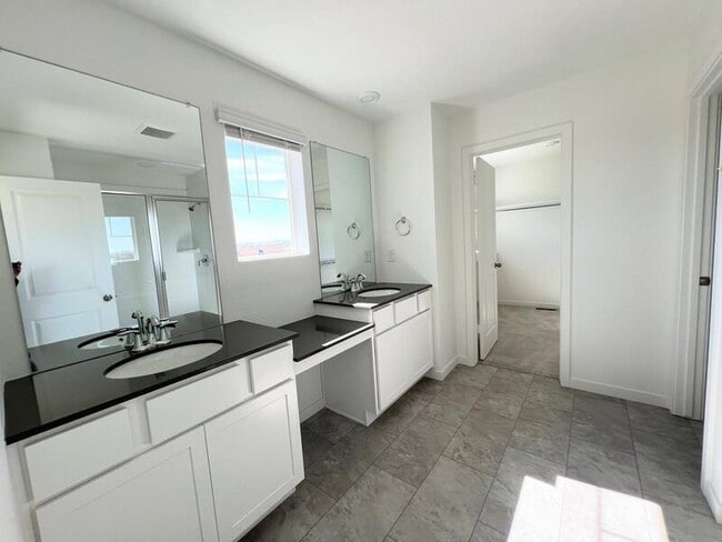 Building Photo - 690 Rob Roy Ct