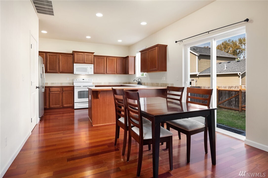 Building Photo - 4532 NE 10th St