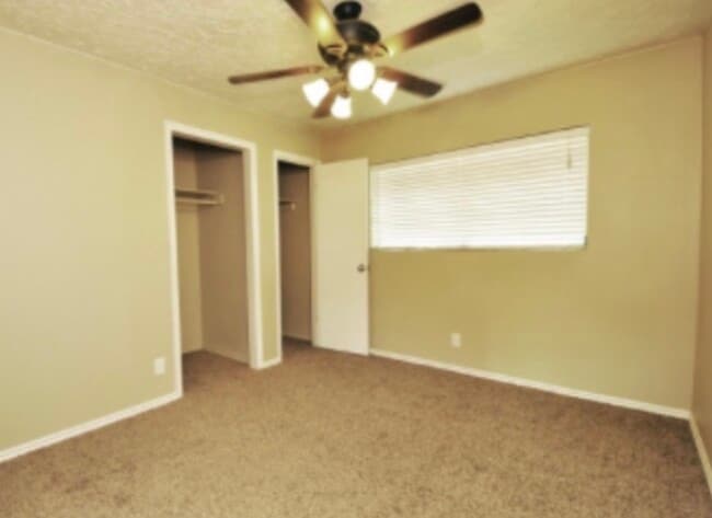 Building Photo - 352 Saguaro Drive