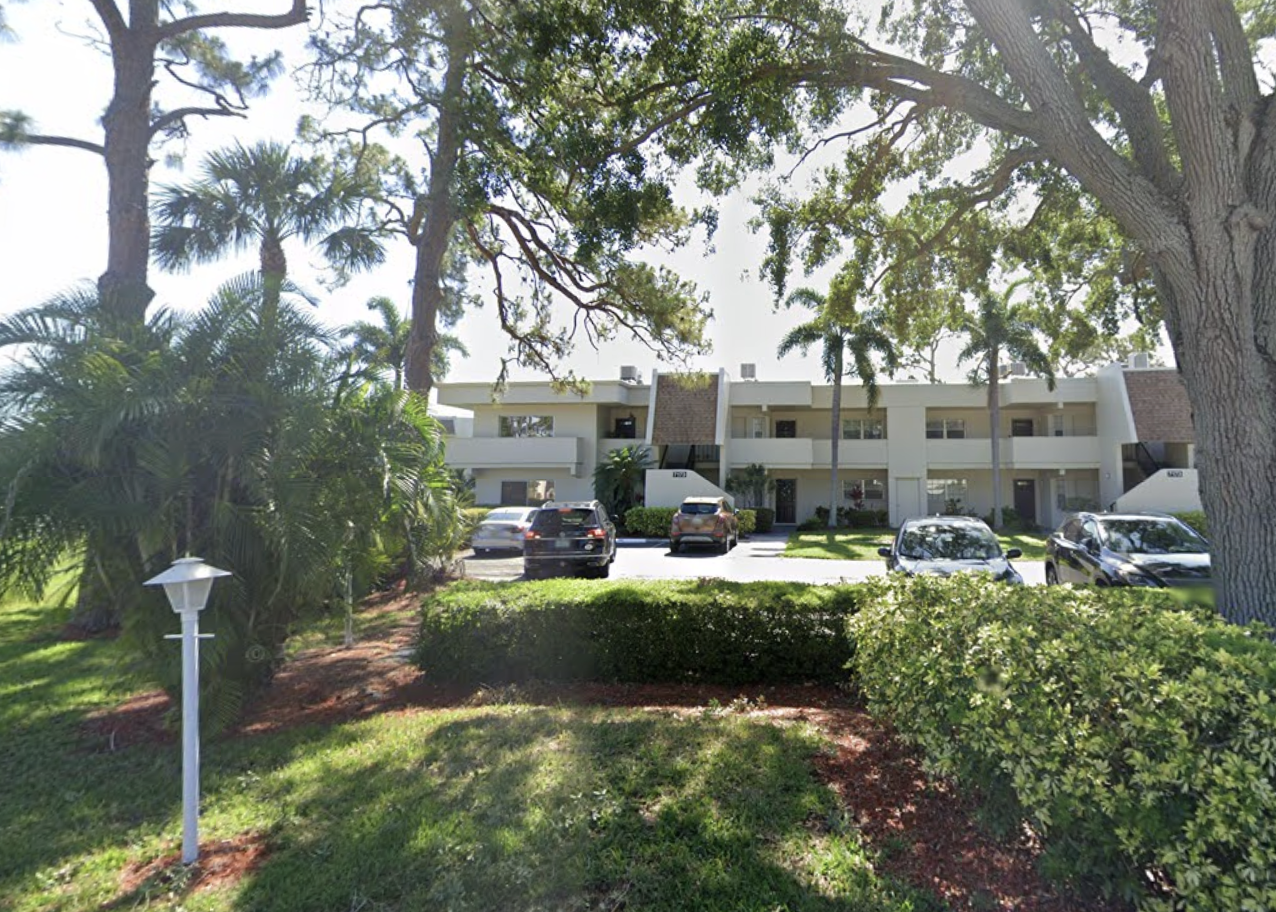 Building Photo - 7173 W Country Club Dr N