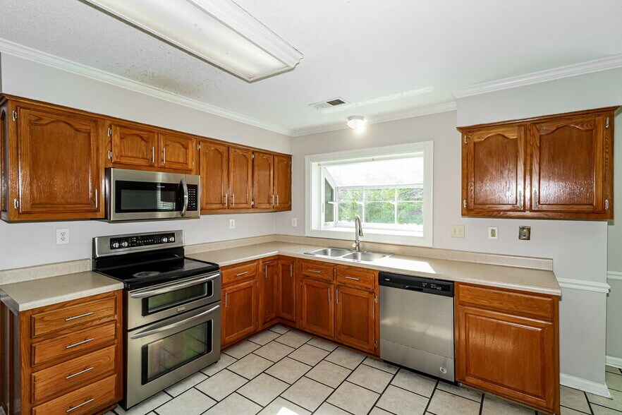 Building Photo - 2804 Davies Plantation Rd