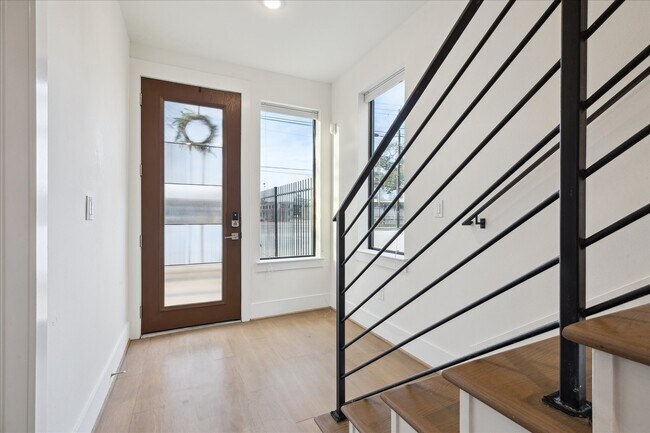 Building Photo - 2401 Crawford St