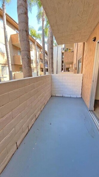 Building Photo - 10760 Rose Ave