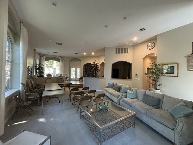 Building Photo - Experience Las Vegas in style and comfort with this beautiful first-floor 3-bedroom condo