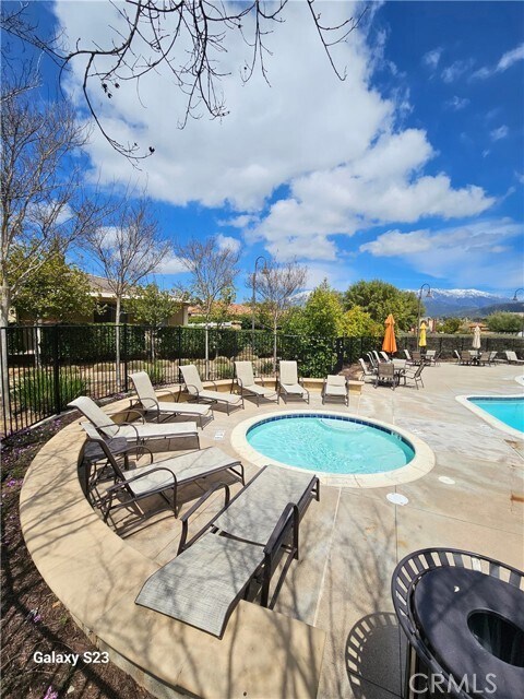Building Photo - 283 Tanglewood Dr