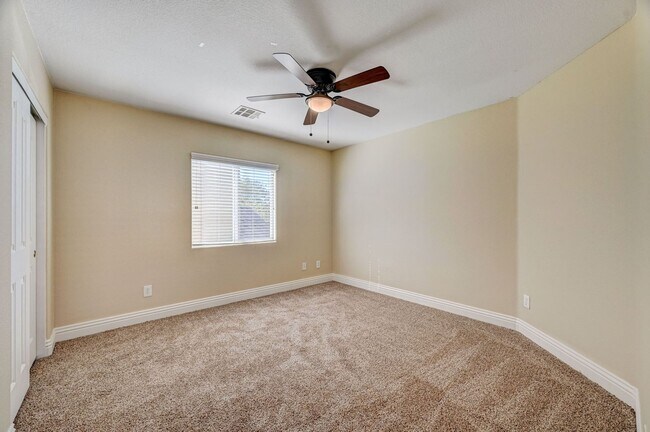 Building Photo - Stunning Northwest three bedroom w/ a loft!