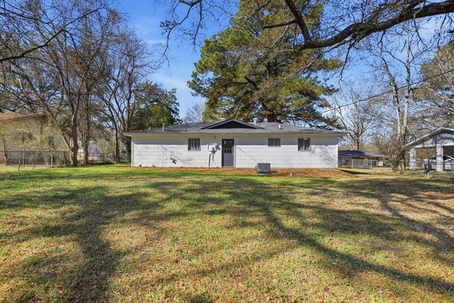 Building Photo - 126 Joanie St