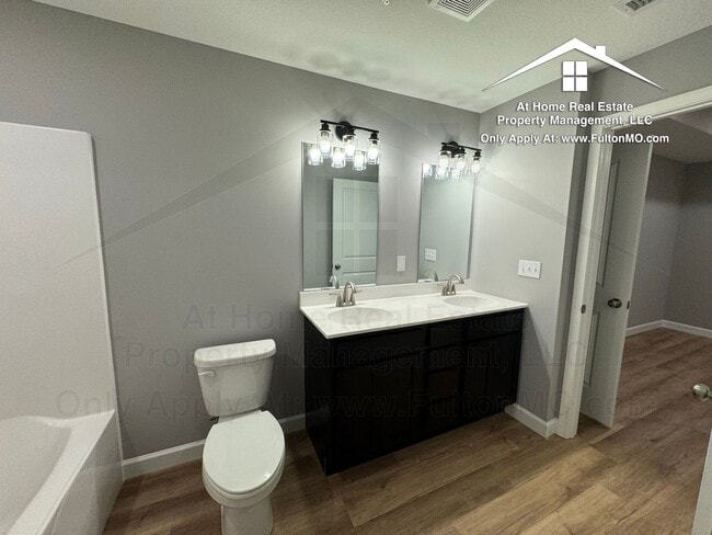 Building Photo - 2610 N Bluff St