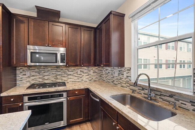 Building Photo - 643 Turnbuckle Dr