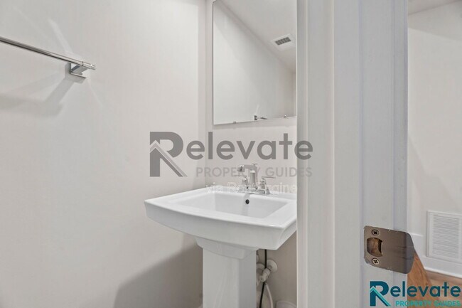 Building Photo - 2008 Old Manchester St