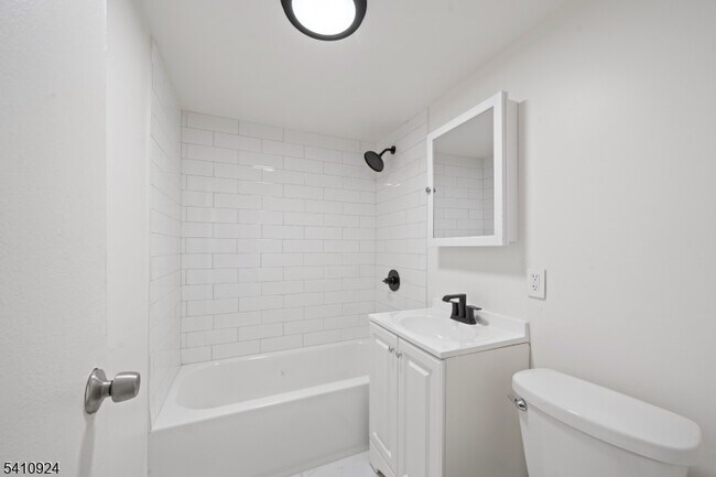 Building Photo - 275 Prospect St