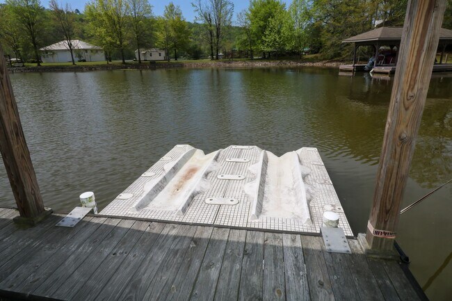 Building Photo - Wonderful Lake Home