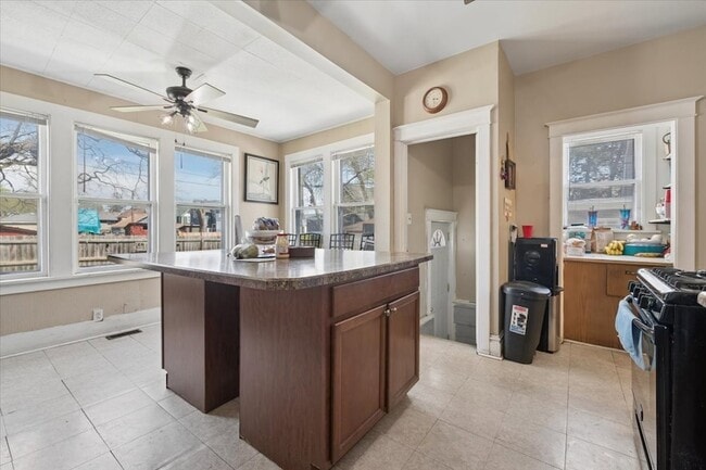 Building Photo - 362 Evans Ave