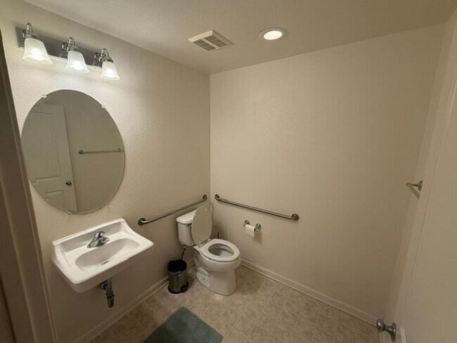 Building Photo - Large 3-Bedroom, 3.5 Bathroom Townhome in Metro Walk Village Neighborhood