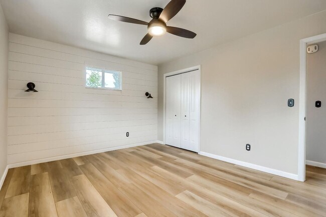 Building Photo - 4 BED 3 BATH HOUSE NEAR CREAK PARK!!!