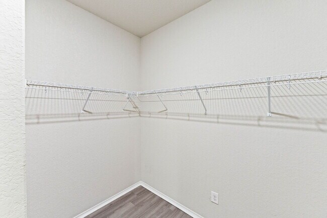 Building Photo - 1 Month Free Rent with 18mo Lease Signed b...