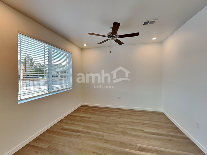 Building Photo - 26186 E Calhoun Pl