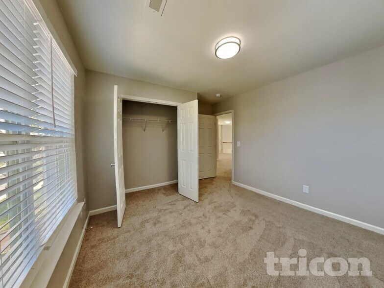 Building Photo - 986 Peachtree Meadows Cir