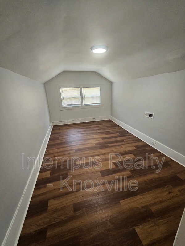 Building Photo - 126 S Van Gilder St