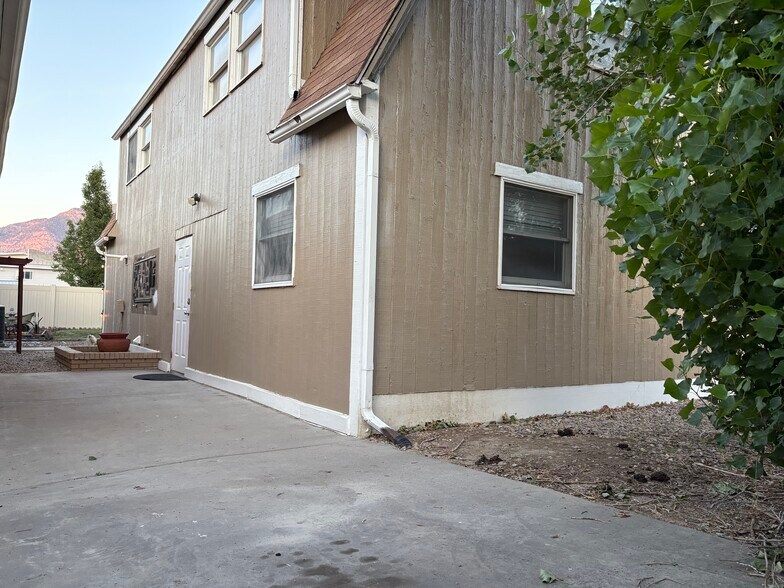 Main Floor Apartment - 675 W 1800 N