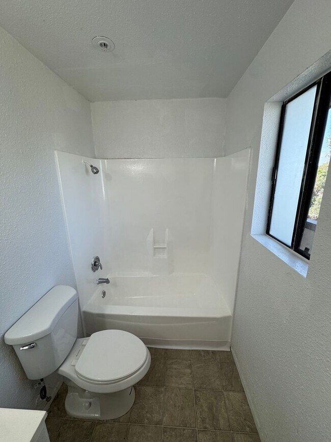 Building Photo - Condo 2 Bed / 2 Bath – In-Unit Laundry – C...