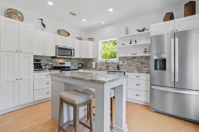 Building Photo - 111 Eleanor Ave