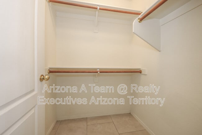 Building Photo - 3067 S Beck Dr