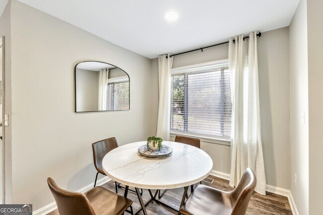 Building Photo - 811 Old Powder Springs Rd SW