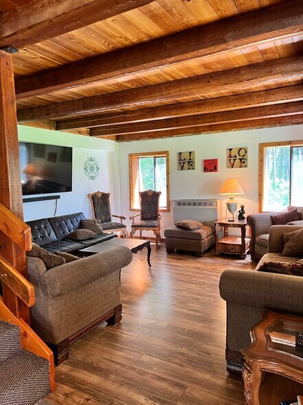 Building Photo - 260 Rustic Ln